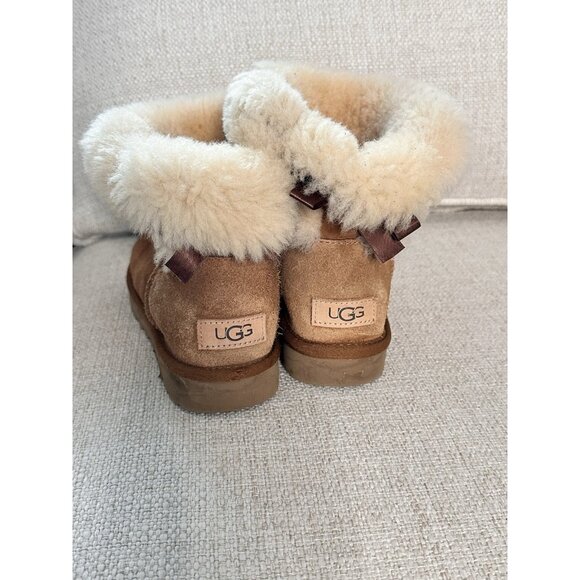 UGG Women's Mini Bailey Bow II Ankle Boot, Cozy Sheepskin, Chestnut Size 6 - Picture 3 of 8